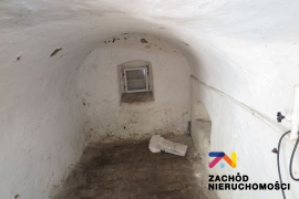 Dom z budynkami gospodarczymi- Karczówka